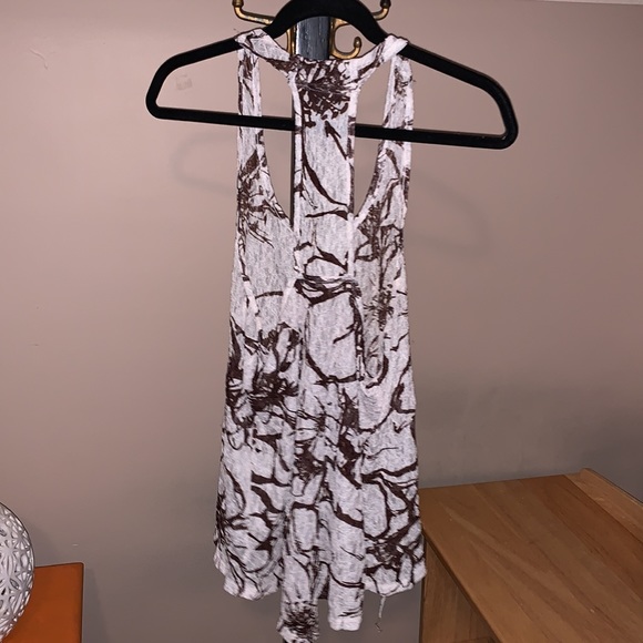 Sheer high/low razor back shirt - Picture 3 of 3